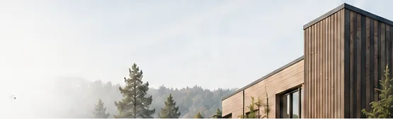 Moderne trebygg i et grønt norsk landskap